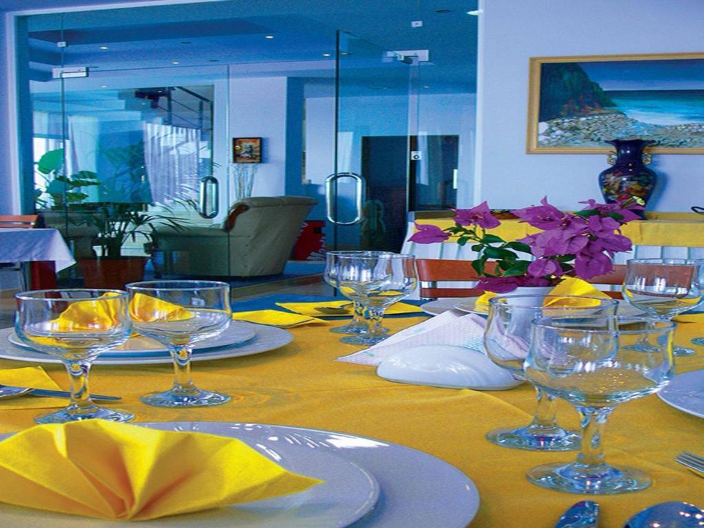 סרנדה Helia Seaside Hotel מראה חיצוני תמונה